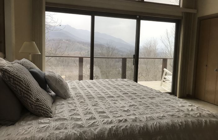 Spectacular Views! Hot Tub, Hiking, Waterfalls, Fishing