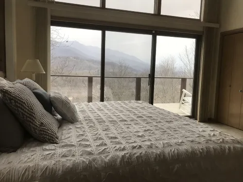 Spectacular Views! Hot tub, Hiking, Waterfalls, FishingReduced Rates