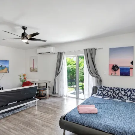 SPACIOUS STUDIO, WASHER/DRYER, BACK YARD, BBQ