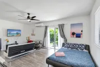 SPACIOUS STUDIO, WASHER/DRYER, BACK YARD, BBQ