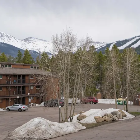 Spacious 3Bed condo 5 min from Winter Park, walk 2 Town & steps from bus stop!