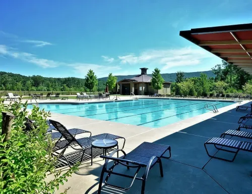 FALL GETAWAY! Our 'Hideaway Home' is a charming 3BR/2BA in Lake Arrowhead, GA. - 부티크