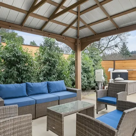Pool/Hot Tub/75 inch TV/1000mbps/Brand New