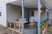 Oasis on Empire near Buckeye Lake! - Homestays