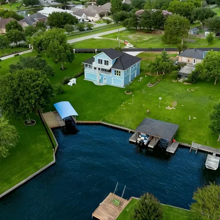 Waterfront with Boat Slip, Sports Bar, SUP'S, Great Location!