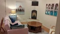 The Oasis: Guesthouse w/ Lush Shared Yard & Hot Tub- Great Location! - 3성급