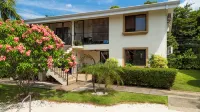 Seaside Solace - 2 Bedrooms 500 Meters To Beach