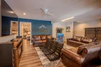 Relaxing retreat in Duck Creek, lots of exciting adventures inside and out - Chalets