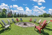 Lux Retreat 5 Acres- Pool/Hot Tub/Tiki Bar/Fire Pit/Game Room- Great for Groups! - Pools