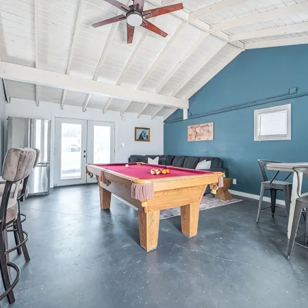 The Rustic Retreat!  with a Game Room & Hot Tub!