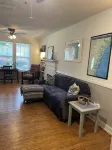 Walk to Waterfront Dining, Shops, Wine Bar. 2 Miles from I-95. No Pet Fee!