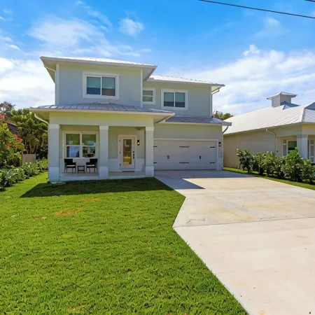 Welcome to Casa Rio Grande, your perfect getaway in beautiful Jensen Beach!