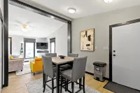 5 mins to Grand Park, 15 mins to Ruoff, pet-friendly, peaceful environment! - 4-Star