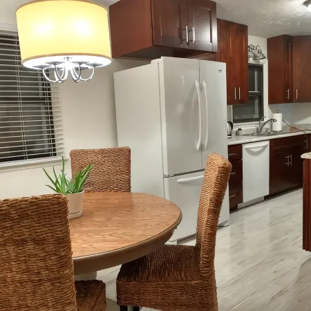 Charming Top Floor Home Close to I-80, UNL, & Downtown
