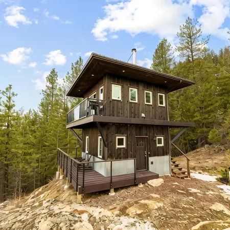 Escape to Serenity: Lookout Tower with Hot Tub, Near Schweitzer and Dog-Friendly