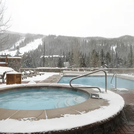 Slope Views, Cozy 2 King Beds, Pinball, Short 5 minute Walk to Everything!
