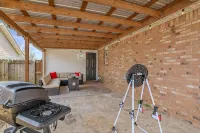 Stay Local - Gameroom near Amphitheater and Baseball