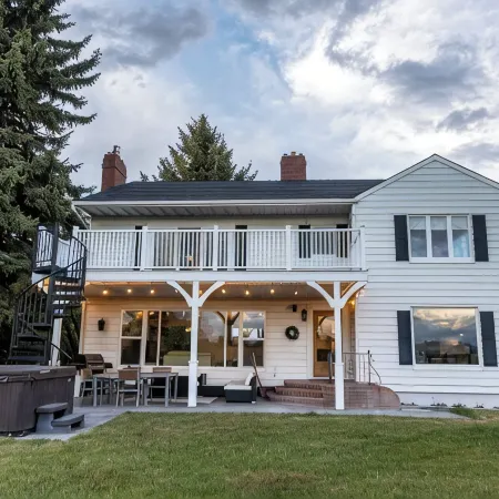Spacious Home with Stunning Mountain and Golf Course View’s!