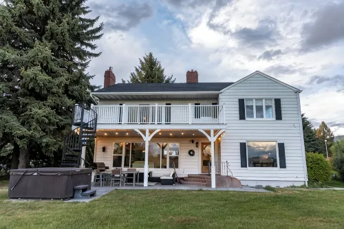 Spacious Home with Stunning Mountain and Golf Course View’s!