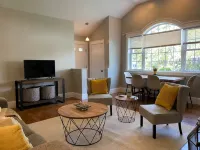 Beautiful 2 BR home, quiet, minutes from downtown - Homestays