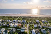 Sea Palms - Steps to the beach, 360 Views - 4-Star