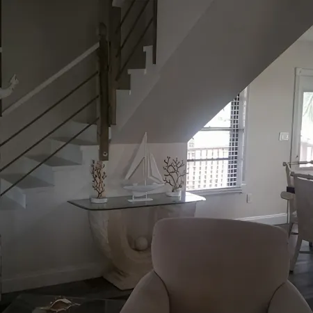Big Pine Key, 3 BR, 2 1/2 Bath, Private Canal, Close to everything, KW