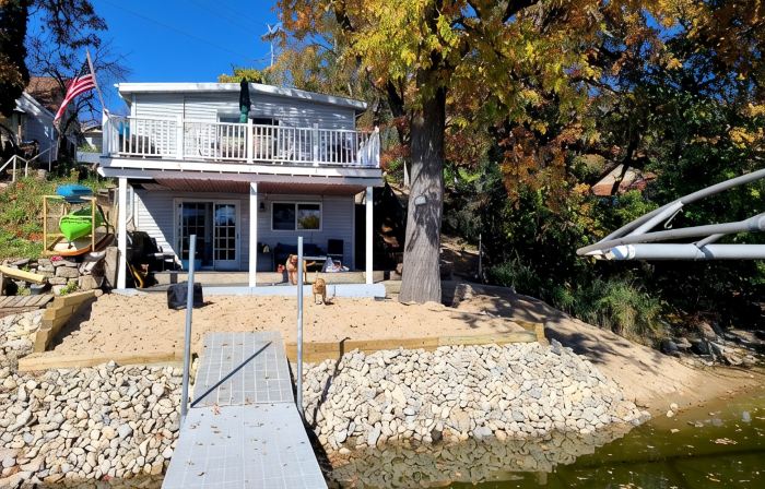 Private Beach Waterfront w/ Dock - Rock River Hideaway
