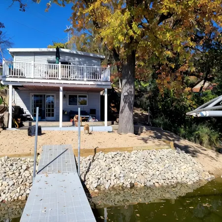 Private Beach Waterfront w/ Dock - Rock River Hideaway