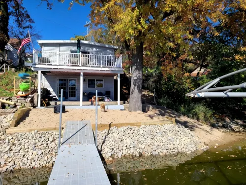 Private Beach Waterfront w/ Dock - Rock River Hideaway - 3-Star