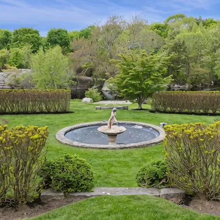 Cranberry Hill l 9 Br 22 Acre Estate l Sleeps 22