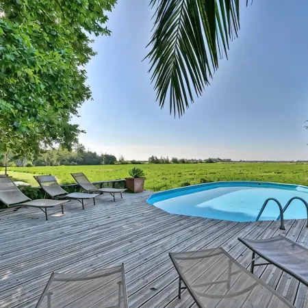 La Maison de Campagne , in Provence Gîte with swimming pool and bicycles