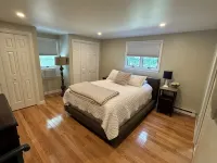 GREAT LOCATION- 4 bedrooms with 2 ensuites. Short walk to beach and town center. - 4-Star