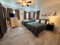 Lakefront Emerald Cove Cottage-3 bd, 2 ba -Sleeps 10 - 3-Star