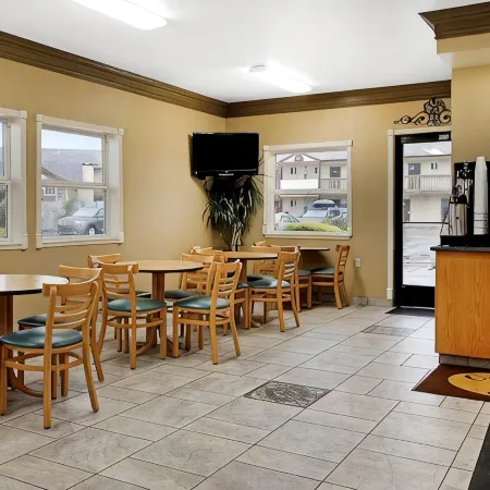 Anchor Beach Inn
