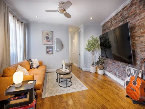 Three Bedroom West Village Townhouse! - Bungalows