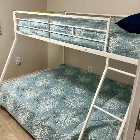 Hot Tub, pristine beach access, 2-bdrm cottage with AC, WiFi near Port Austin #2
