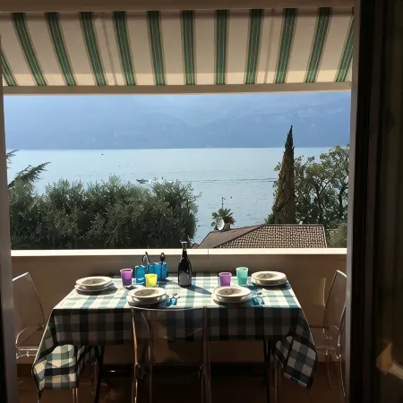 PANORAMIC APARTMENT SITUATED IN THE TOWN CENTER WITH LAKE VIEW