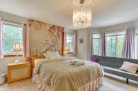 Cozy 4-bedroom house in enchanting Bushkill with private hot tub & game room - Boutique