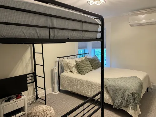 Cozy Lake Community Cottage with Private Beach & Hot Tub - Ideal for Long Stays - 2-Star