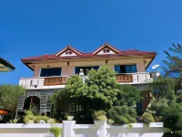 Loy Manee House Hotels near Queen Suriyothai Monument