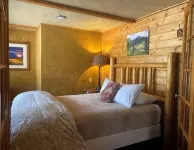 Peaceful & Beautiful Idaho Log Lodge w/ Activities - Wi-Fi