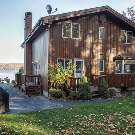 Just Us - Private Waterfront Home on Seneca Lake. Dog Friendly! Отели в г. Старки