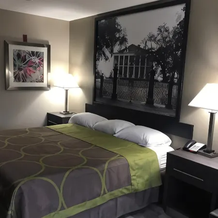 Super 8 by Wyndham Pascagoula