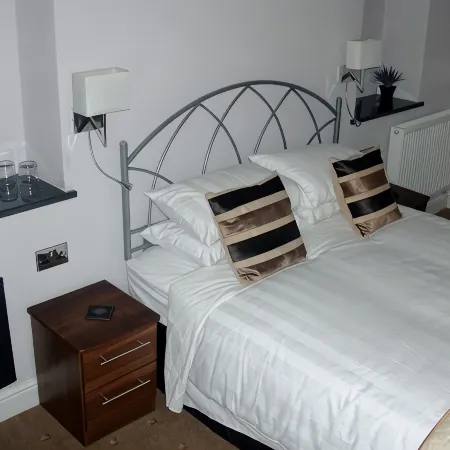 Farnham Hotel