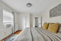 Charming 3-Bedroom Apartment in Watertown + WiFi, Parking & 30+More - 무료 와이파이