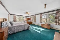 Mountainside Home In North Conway. Incredible Views, Hot Tub, Pets Allowed