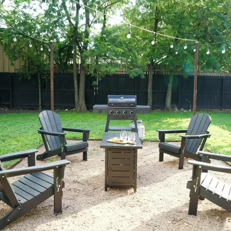 Stay at The Oak - Downtown New Braunfels Getaway