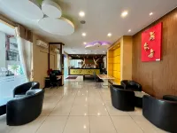 8 Days Boutique Hotel Impian Emas