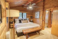 3-bedroom cabin in welcoming Pinetop-Lakeside with Hot tub, AC, WiFi - 民宿