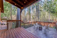 Lovely Mt. Cabin Near Mt. Hood with Hot Tub & Community Pool - Homestays